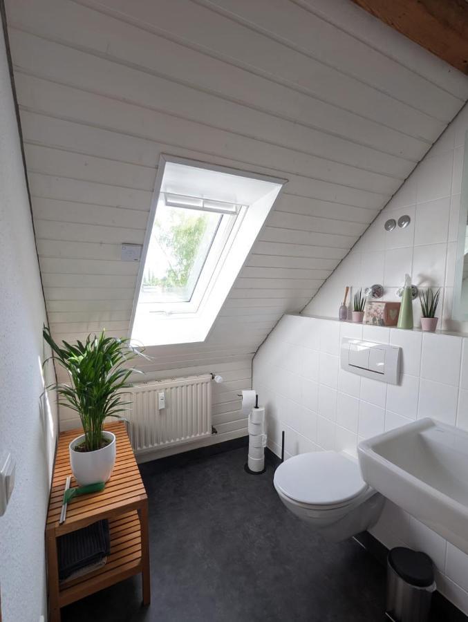 Helles Dachgeschoss-Appartement Krefeld Esterno foto